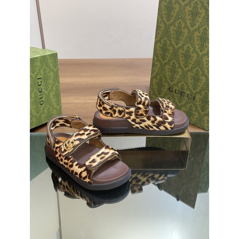 G*u*i sandals